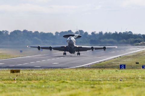 Der Nato-Flughafen in Geilenkirchen ist der Hauptstützpunkt von Awacs-Spezialflugzeugen zur Überwachung des Luftraumes. (Archivb