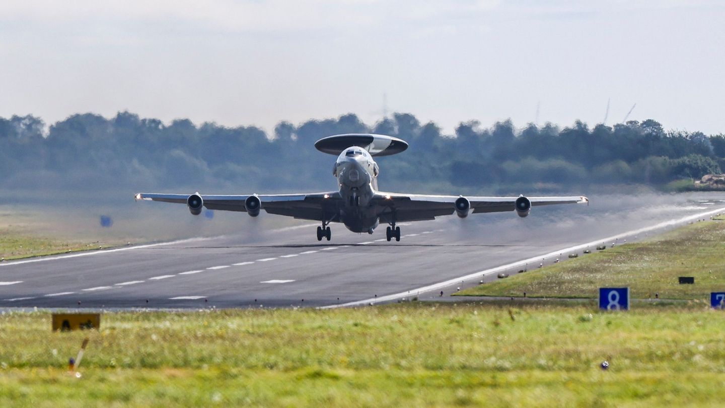 Der Nato-Flughafen in Geilenkirchen ist der Hauptstützpunkt von Awacs-Spezialflugzeugen zur Überwachung des Luftraumes. (Archivb