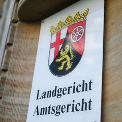 Das Verfahren vor dem Landgericht Mainz wird unter Ausschluss der Öffentlichkeit geführt. (Archivbild) Foto: Arne Dedert/dpa