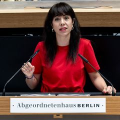Elif Eralp ist seit 2021 Mitglied des Berliner Abgeordnetenhauses. (Archivbild) Foto: Fabian Sommer/dpa