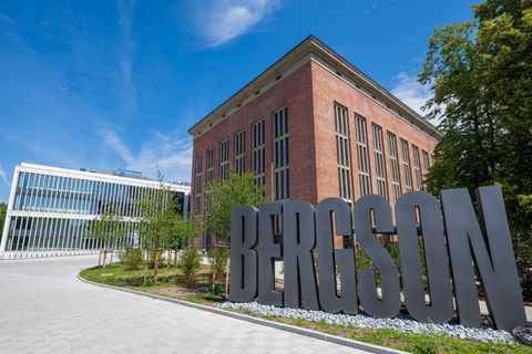 Seit einem Jahr gibt es das neue Kulturzentrum im Westen von München. (Archivbild) Foto: Peter Kneffel/dpa