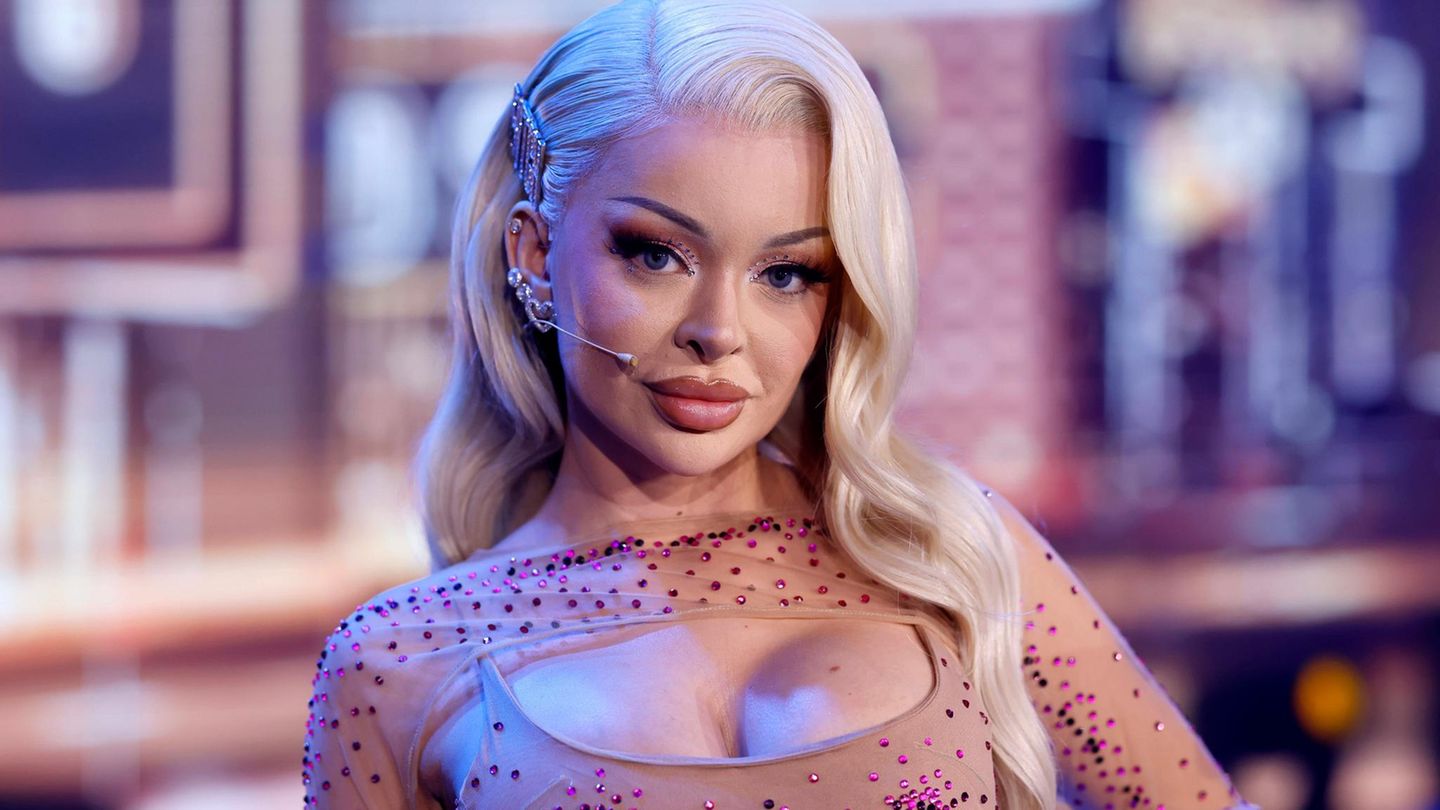 Katja Krasavice bei der Bühnenshow von DSDS