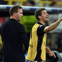 Julian Nagelsmann (l.) und Thomas Müller (r.) arbeiteten beim FC Bayern und beim DFB zusammen. (Archivbild) Foto: Federico Gamba