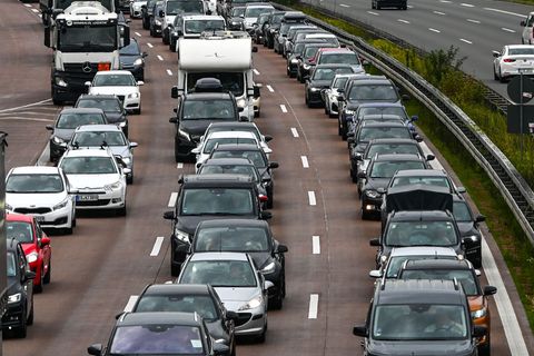 Besonders auf der A9 könnte die Geduld von Autofahrern in den Herbstferien herausgefordert werden. (Symbolfoto) Foto: Heiko Rebs