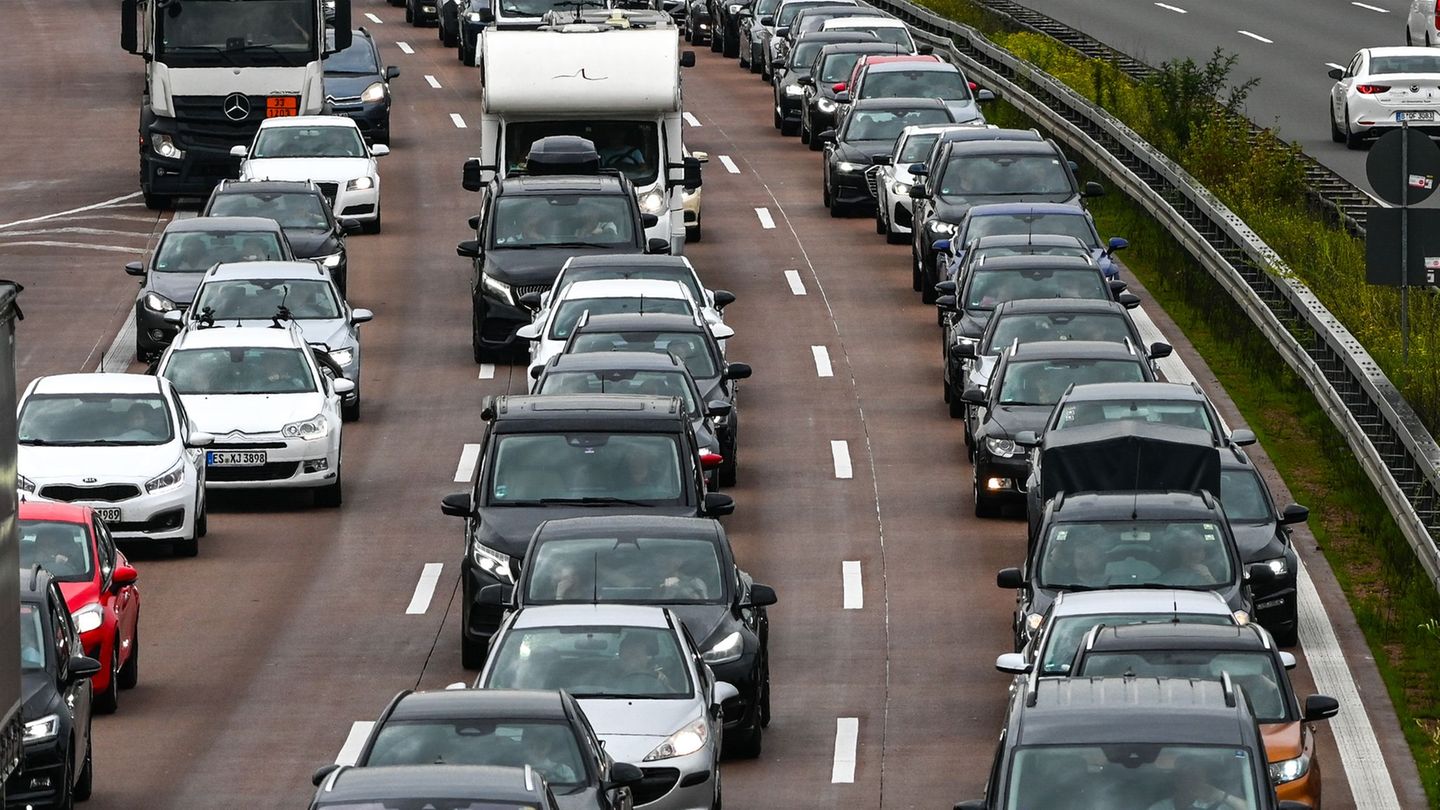 Besonders auf der A9 könnte die Geduld von Autofahrern in den Herbstferien herausgefordert werden. (Symbolfoto) Foto: Heiko Rebs