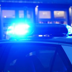 Auf der B75 hat es einen schweren Verkehrunfall gegeben. (Symbolbild) Foto: Marcus Brandt/dpa