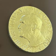 Friedensnobelpreis: Duplikat einer Nobelmedaille