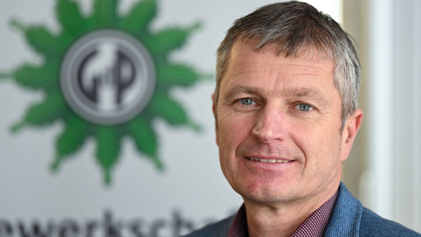 Der GdP-Landeschef warnt vor einem Generalverdacht gegen die hessische Polizei. (Archivfoto) Foto: Arne Dedert/dpa