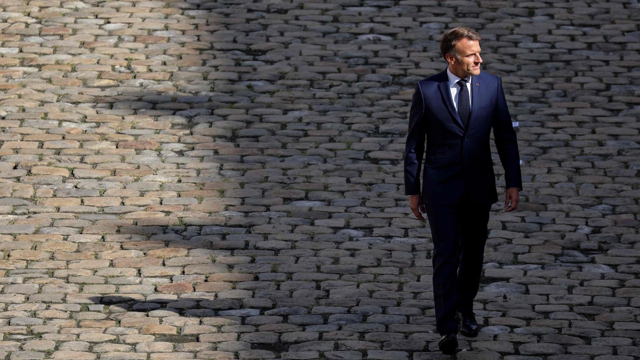 Frankreich Macron allein
