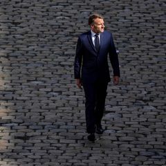 Frankreich Macron allein
