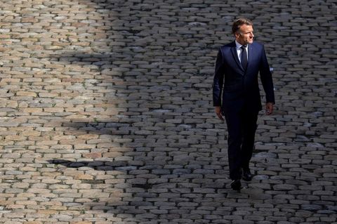 Frankreich Macron allein