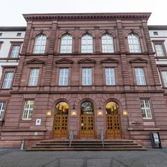 Vermutlich bis Dezember wird gegen eine Frau wegen Totschlags durch Unterlassen verhandelt. (Symbolbild) Foto: Christian Lademan