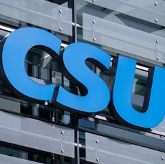 Zeugen löschten den Brand an der CSU-Parteizentrale schnell. (Archivbild) Foto: Sven Hoppe/dpa
