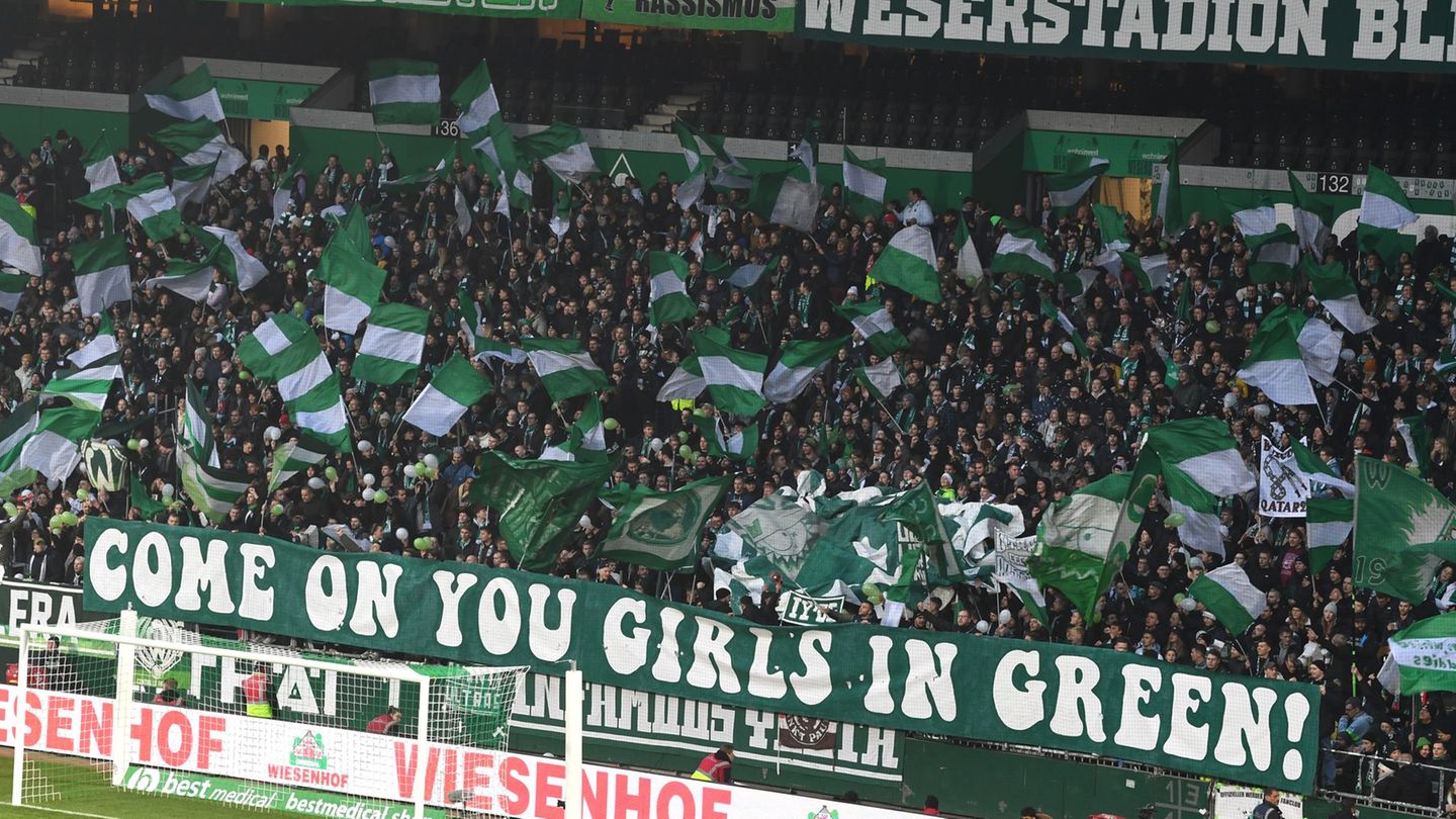 Werder-Fans in der Frauen-Bundesliga. Foto: Carmen Jaspersen/dpa