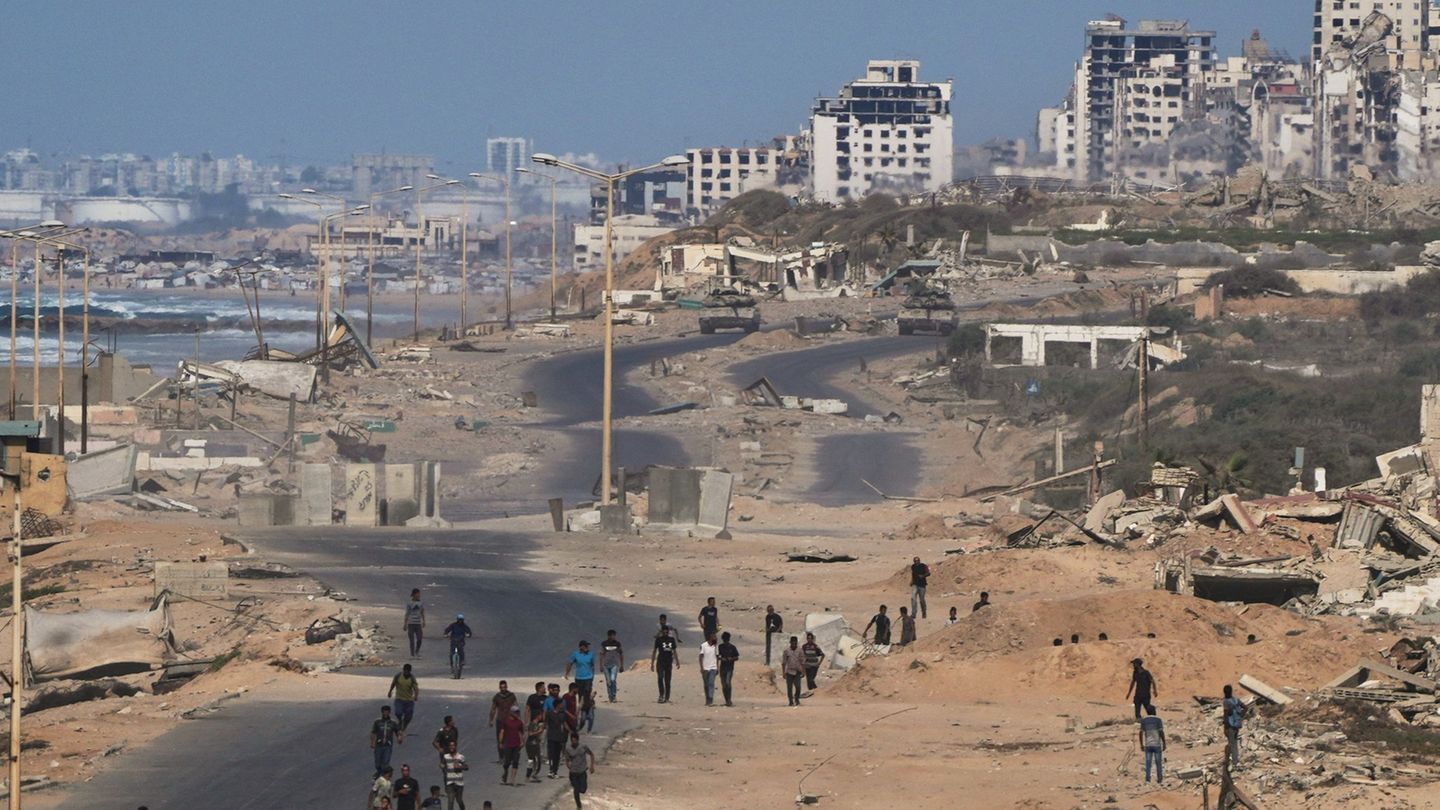 Im Gaza-Krieg sollen nun die Waffen schweigen. Foto: Abdel Kareem Hana/AP/dpa