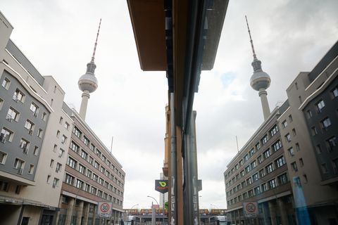 Laut Senat haben es die Betrüger mutmaßlich auf persönliche Daten abgesehen. (Symbolbild) Foto: Annette Riedl/dpa