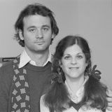 Die Comedians Bill Murray und Gilda Radner treten gemeinsam in Saturday Night Live auf.