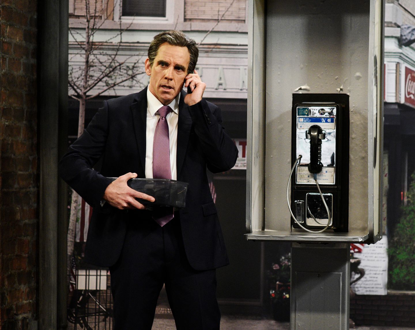 Ben Stiller ist am Münztelefon während der SNL Show