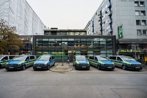 In Frankfurt am Main wird gegen 17 Polizisten ermittelt - unter anderem wegen des Verdachts der Körperverletzung im Amt. Foto: A