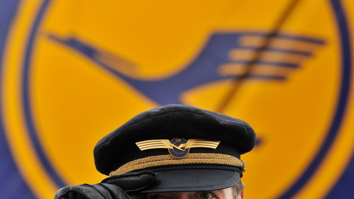 Piloten und Lufthansa sprechen wieder miteinander. Foto: picture alliance / Boris Roessler/dpa