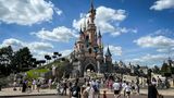 Na klar, wenn Paris die meistbesuchte Stadt der Welt ist, dann interessieren auch die dortigen Sehenswürdigkeiten: Disneyland Paris und der Eiffelturm waren die im Netz meistgesuchten Attraktionen. Wobei der Freizeitpark mit fast 14 Millionen Anfragen deutlich vor dem Wahrzeichen der Stadt (neun Millionen) liegt 