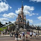 Na klar, wenn Paris die meistbesuchte Stadt der Welt ist, dann interessieren auch die dortigen Sehenswürdigkeiten: Disneyland Paris und der Eiffelturm waren die im Netz meistgesuchten Attraktionen. Wobei der Freizeitpark mit fast 14 Millionen Anfragen deutlich vor dem Wahrzeichen der Stadt (neun Millionen) liegt 