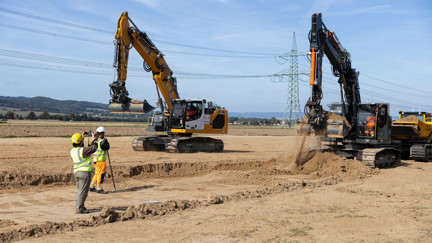 Wie hier in Niedersachsen können die Arbeiten für die Stromtrasse Suedlink nun auch zwischen Thüringen und Bayern umgesetzt werd