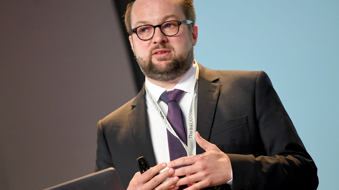 Oliver Nachtwey bekommt den Preis gemeinsam mit der Autorin Carolin Amlinger (Archiv). Foto: Britta Pedersen/dpa-Zentralbild/dpa