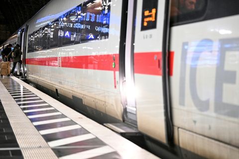 ICE der Deutschen Bahn in Frankfurt am Main