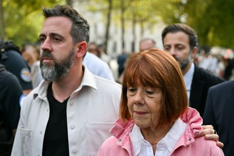 Gisèle Pelicot und einer ihrer Söhne