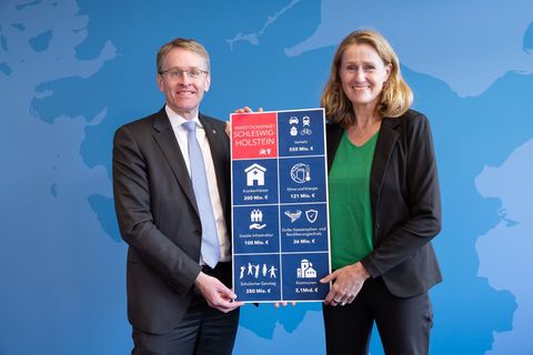 Schleswig-Holsteins Ministerpräsident Daniel Günther und Finanzministerin Silke Schneider planen das größte Investitionspaket in