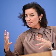 Bundesforschungsministerin Dorothee Bär (CSU) nennt Gründe, warum aus der Deutschen Agentur für Transfer und Innovation (DATI) i
