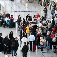 Bei der Sicherheitskontrolle am Düsseldorfer Flughafen kam es zu längeren Wartezeiten. (Archivbild) Foto: Malte Krudewig/Malte K