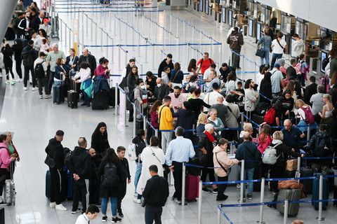 Bei der Sicherheitskontrolle am Düsseldorfer Flughafen kam es zu längeren Wartezeiten. (Archivbild) Foto: Malte Krudewig/Malte K