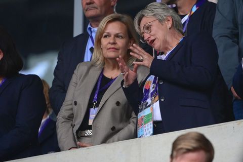 Silke Raml (r) ist Kandidatin für einen Platz im DFB-Präsidium. Foto: Sebastian Gollnow/dpa