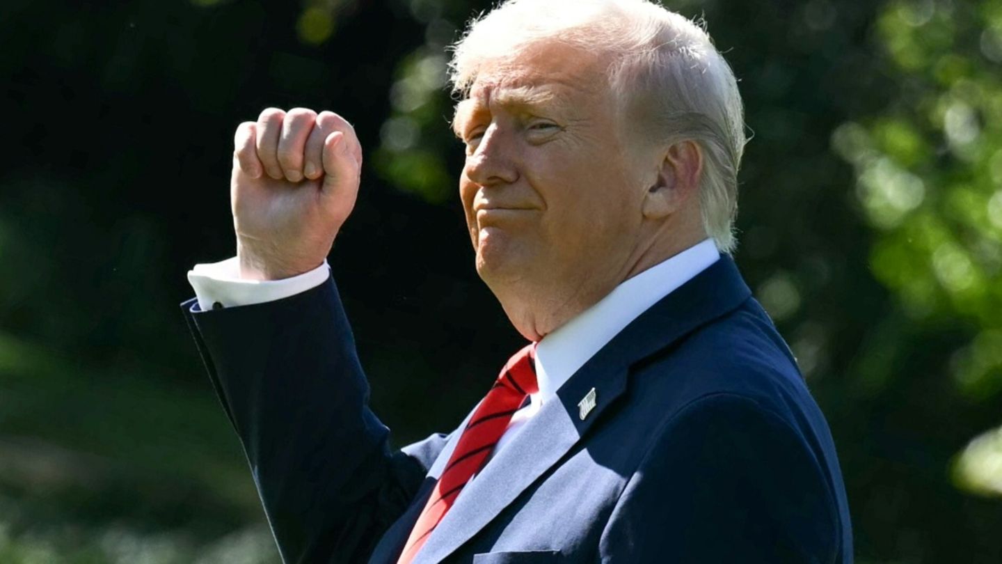 Donald Trump auf dem Weg zu seinem Gesundheitscheck