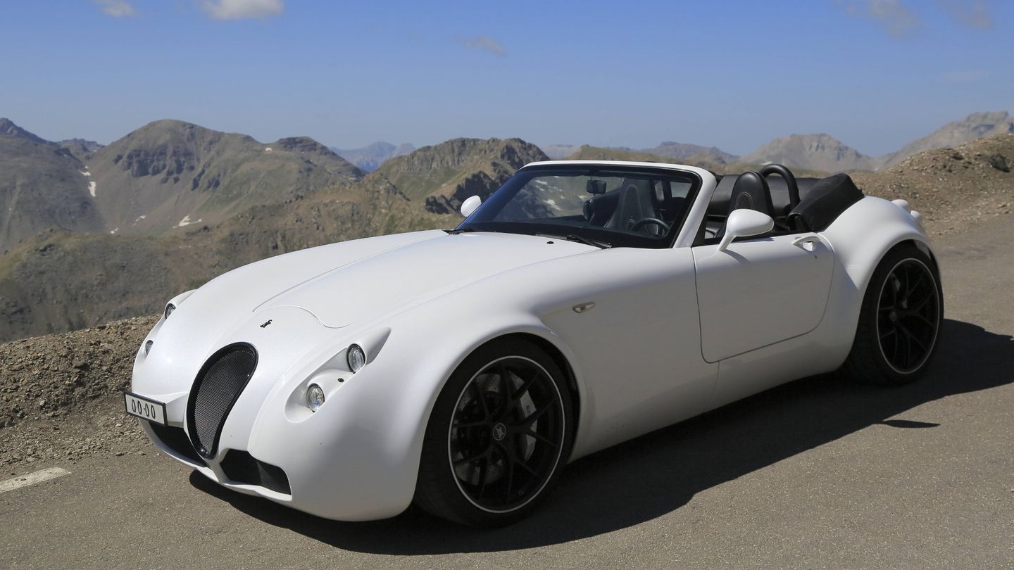 Ein weißer Wiesmann MF3