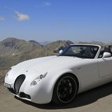Ein weißer Wiesmann MF3