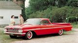 Ein von einem roten Chevrolet El Camino der ersten Generation