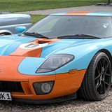 Ein Ford GT auf einem Oldtimertreffen in München