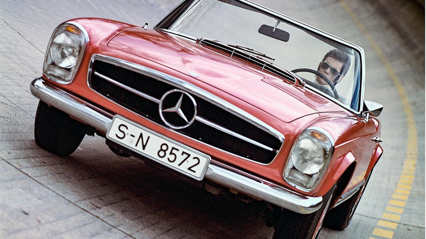 Mercedes-Benz SL 280 Pagode auf der Teststrecke Mercedes-Benz SL 280 Pagode auf der Teststrecke