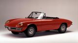 Ein roter Alfa Romeo Spider Duetto