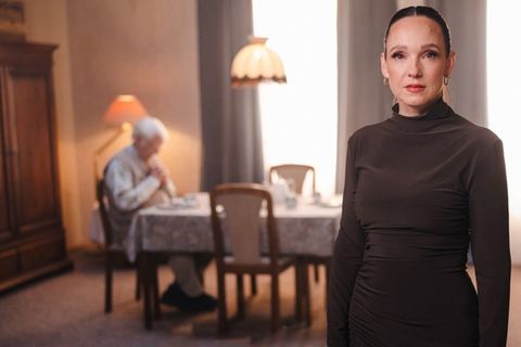 Carolin Kebekus setzt sich gemeinsam mit Lukas Podolski und Peter Maffay gegen Einsamkeit ein.