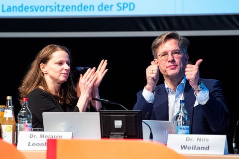 Hamburgs SPD-Vorsitzende Melanie Leonhard und Nils Weiland stellen sich zur Wiederwahl. (Archivbild) Foto: Daniel Bockwoldt/dpa