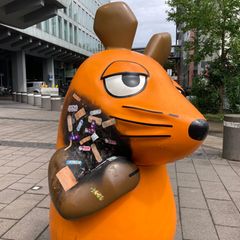 Fans verarzteten den Kinderstar nach dem mutmaßlichen Angriff. Inzwischen ist die beliebte Figur repariert worden. (Archivbild)