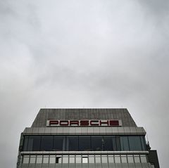 Bei Porsche sind Gespräche über eine Verschärfung des Sparkurses angelaufen. Foto: Bernd Weißbrod/dpa