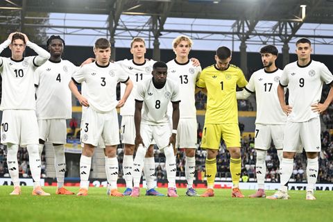 Enttäuschte Gesichter bei der deutschen U21. Foto: Jennifer Brückner/dpa