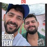 Terroristen entführten die beiden heute 28 Jahre alten Zwillingsbrüder, die auch deutsche Staatsbürger sind, aus einem israelischen Grenzort. Beide sollen getrennt voneinander festgehalten worden sein