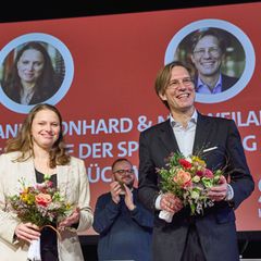 Melanie Leonhard und Nils Weiland erhielten bei ihrer Wiederwahl zu Hamburgs SPD Vorsitzenden etwas weniger Zustimmung als vor z