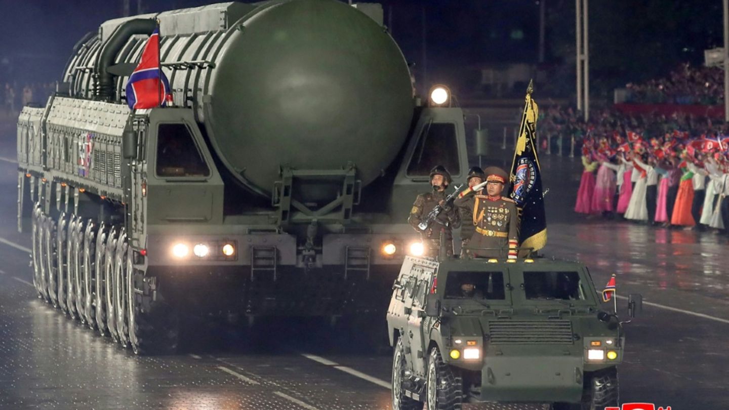 Interkontinentalrakete bei der Parade in Pjöngjang